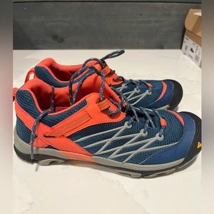 Keen Hiking Shoes Size 7.5